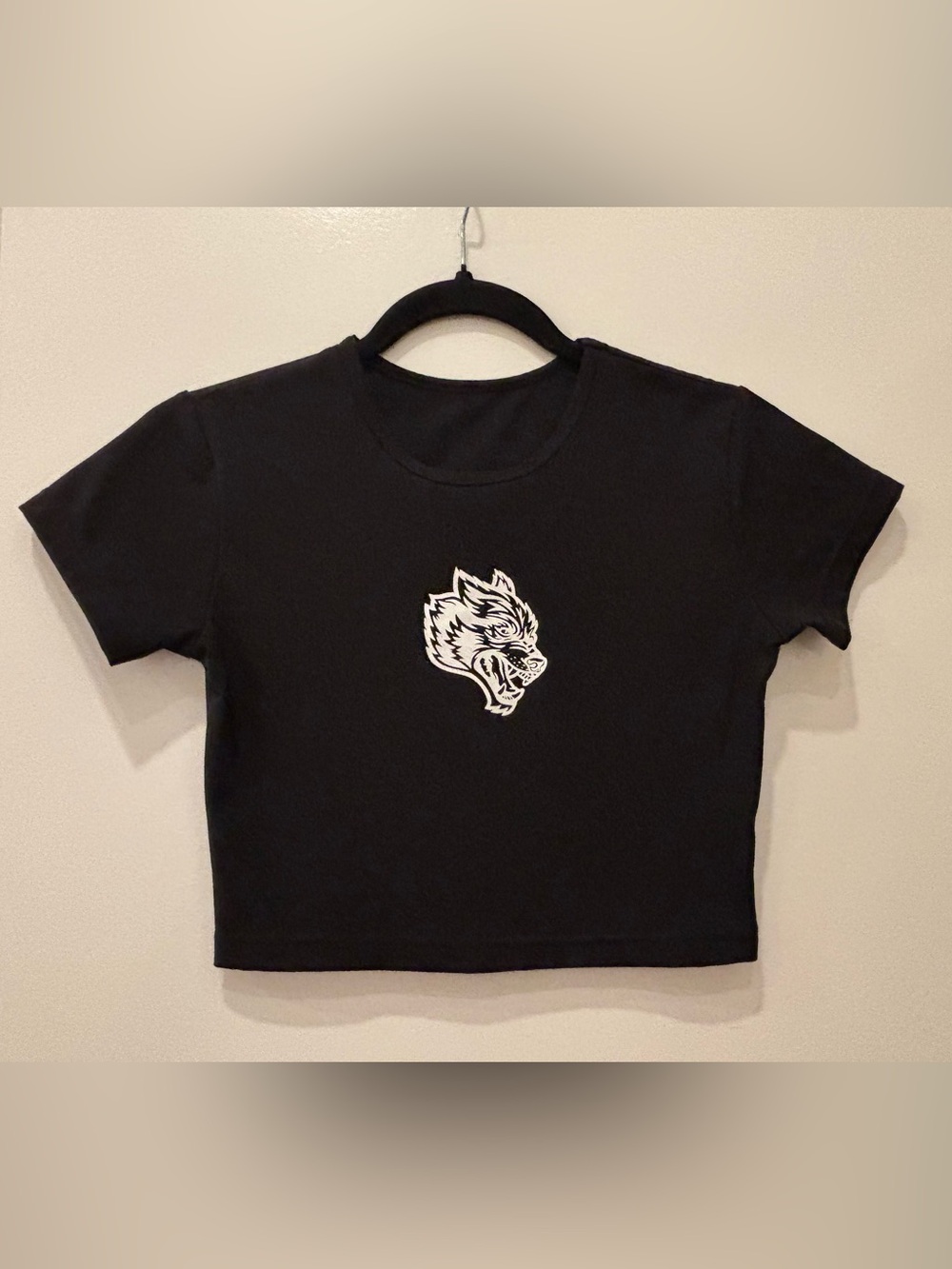 Darc Sport women's "She" Wolf Baby Tee Cropped Top Streetwear 79/800 edgy goth